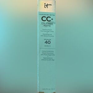 it CC+ Oil Free Matte Concealer Fair Light